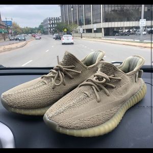 COPY - Yeezy 350 v2 dark green size 10 men’s